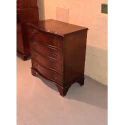 Petite commode en acajou