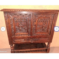 Petite crédence neo gothique renaissance Nantes Chêne massif noirci Bon état Dimensions Cabinet 86x45x125cm